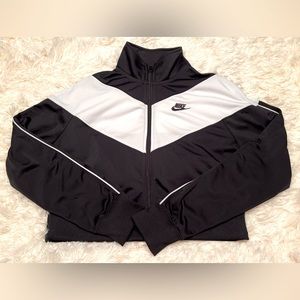 Cropped Nike Zip Up in Size Medium